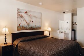 Vintage Lakeside Inn