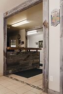 Vintage Lakeside Inn