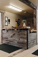 Vintage Lakeside Inn