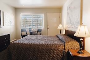 Vintage Lakeside Inn