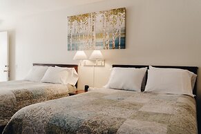 Vintage Lakeside Inn