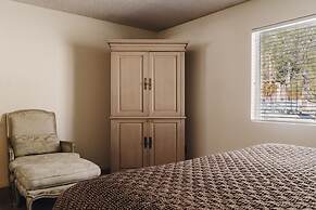 Vintage Lakeside Inn