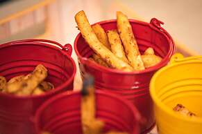 Holiday Inn Express Ahmdabad Prahlad Nagar by IHG