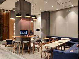 Holiday Inn Express Ahmdabad Prahlad Nagar by IHG