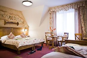 Helan Family & Garden