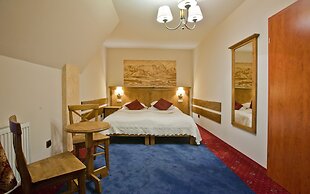 Helan Family & Garden