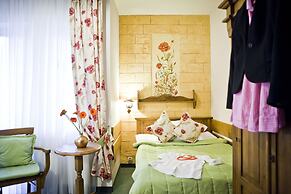 Helan Family & Garden