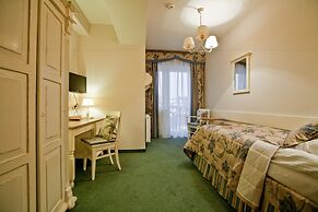 Helan Family & Garden