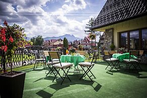 Helan Family & Garden