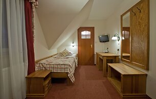 Helan Family & Garden