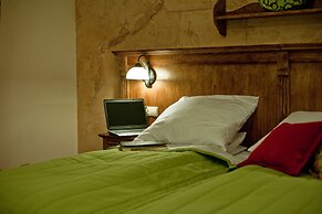 Helan Family & Garden