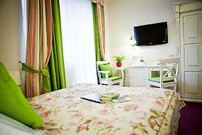 Helan Family & Garden