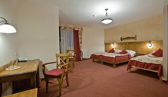 Helan Family & Garden