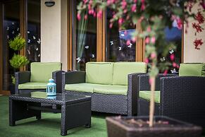 Helan Family & Garden