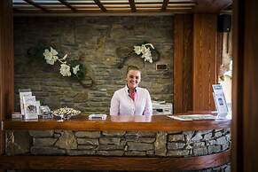 Helan Family & Garden