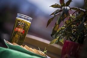 Helan Family & Garden