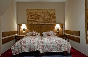 Helan Family & Garden