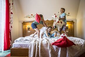 Helan Family & Garden