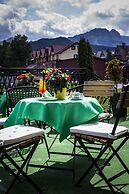 Helan Family & Garden