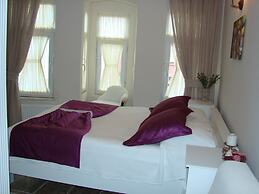 Tom Square Boutique Hotel