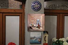 Tom Square Boutique Hotel