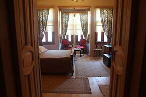 Tom Square Boutique Hotel