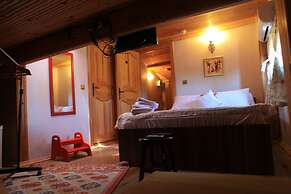 Tom Square Boutique Hotel