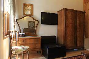 Tom Square Boutique Hotel