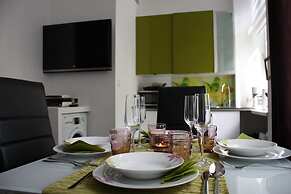 GoVienna Small Modern Apartment