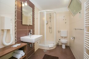 Plitvice Holiday Resort - Campsite