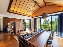 Fusaki Beach Resort Hotel & Villas