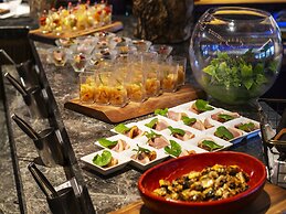 Fusaki Beach Resort Hotel & Villas