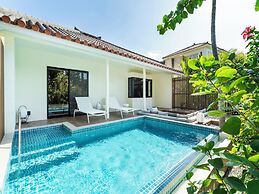 Fusaki Beach Resort Hotel & Villas