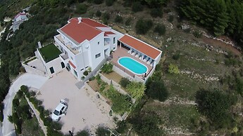 Villa Tonka
