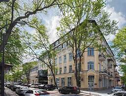 Aleksandrovskiy Hotel