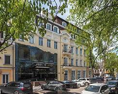 Aleksandrovskiy Hotel