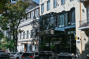 Aleksandrovskiy Hotel