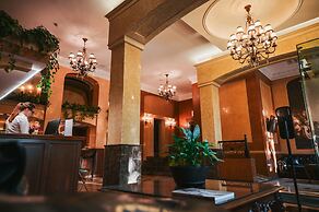 Aleksandrovskiy Hotel