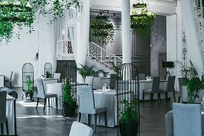 Aleksandrovskiy Hotel