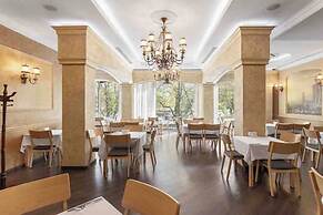 Aleksandrovskiy Hotel