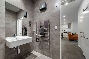 Southwark Hotel & Apartments