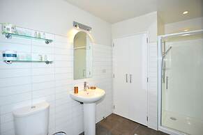 Southwark Hotel & Apartments