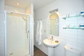 Southwark Hotel & Apartments