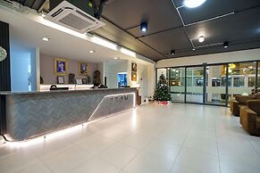 Prom Ratchada Hotel