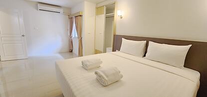 Prom Ratchada Hotel