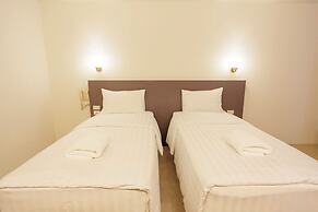 Prom Ratchada Hotel