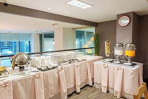 Prom Ratchada Hotel