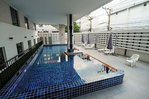 Prom Ratchada Hotel