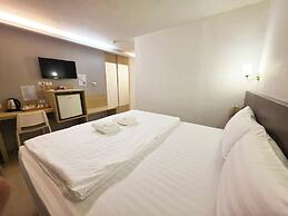 Prom Ratchada Hotel