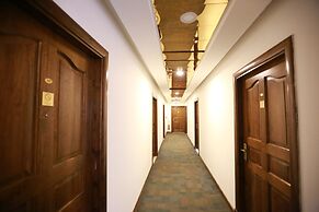 Royal Court Hotel